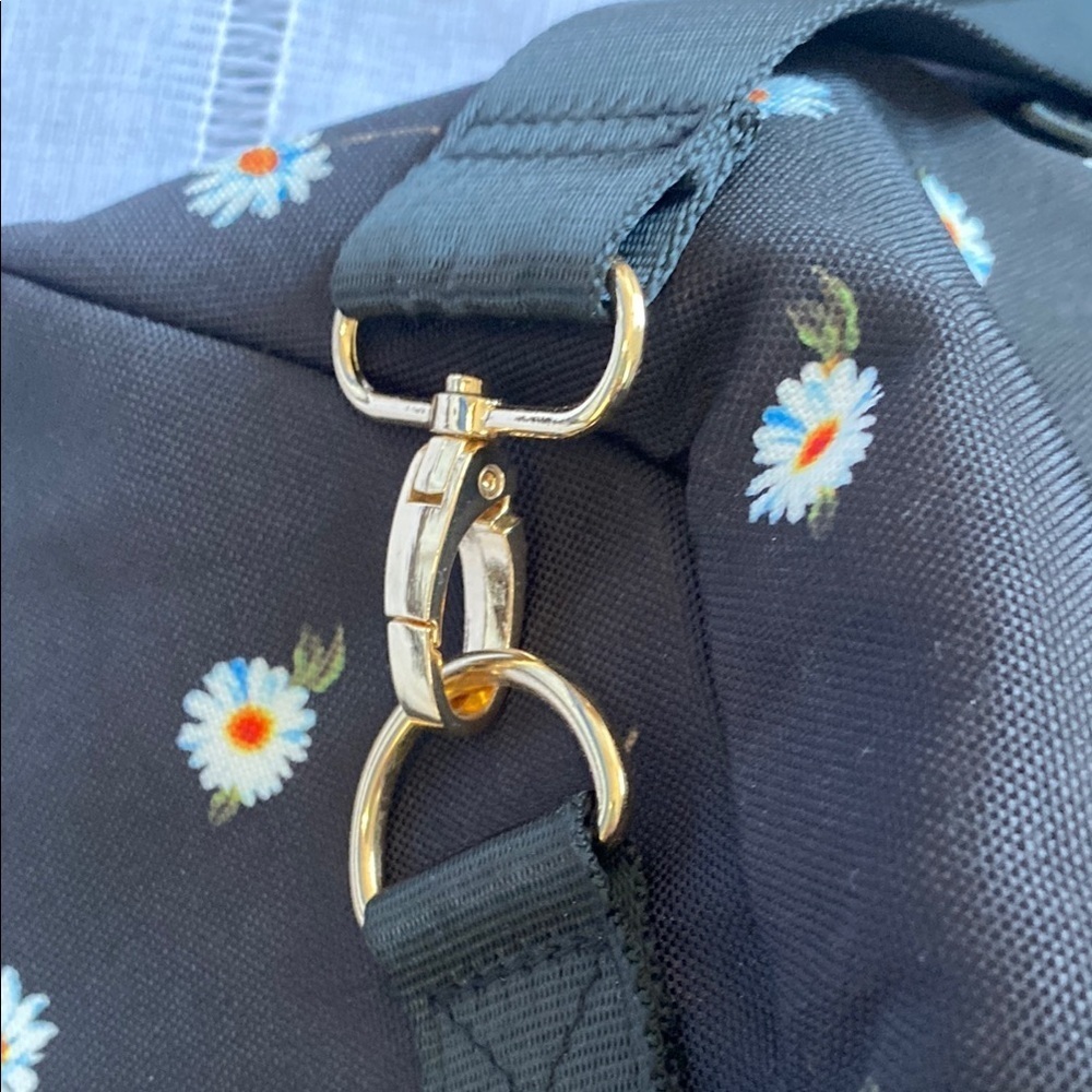 Alice + Olive X FABFITFUN DUFFEL Daisy Bag - Picture 11 of 11